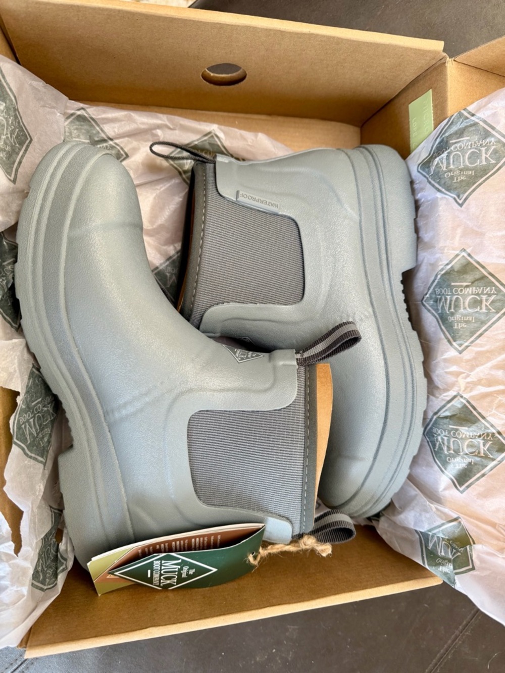 Rainscape Chelsea Rain Boots size 8